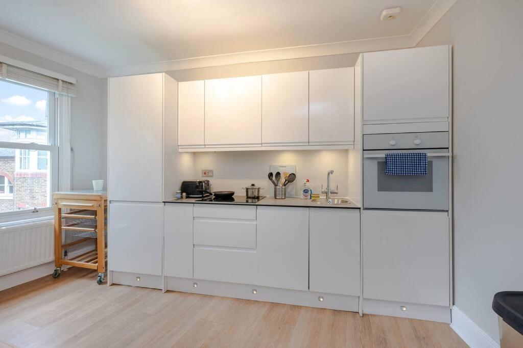 Cosy 2 Bed In Kensington Olympia Apartment London Ngoại thất bức ảnh